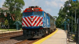 SS 2 Mixed Cast P5As For the Metra F40PH